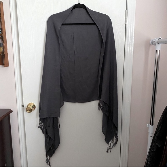 Silk and Wool Grey Pashmina - Picture 1 of 9